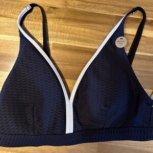 Textured Black w/ White Trim Bikini Top, size 6 NWT